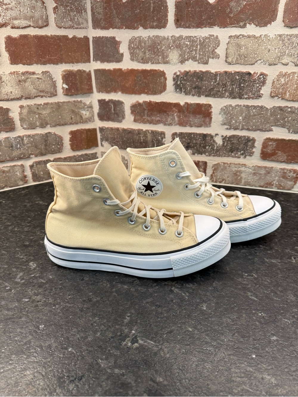 Converse High Top Sneakers in Cream Color, Men’s size 7/Womens size 9